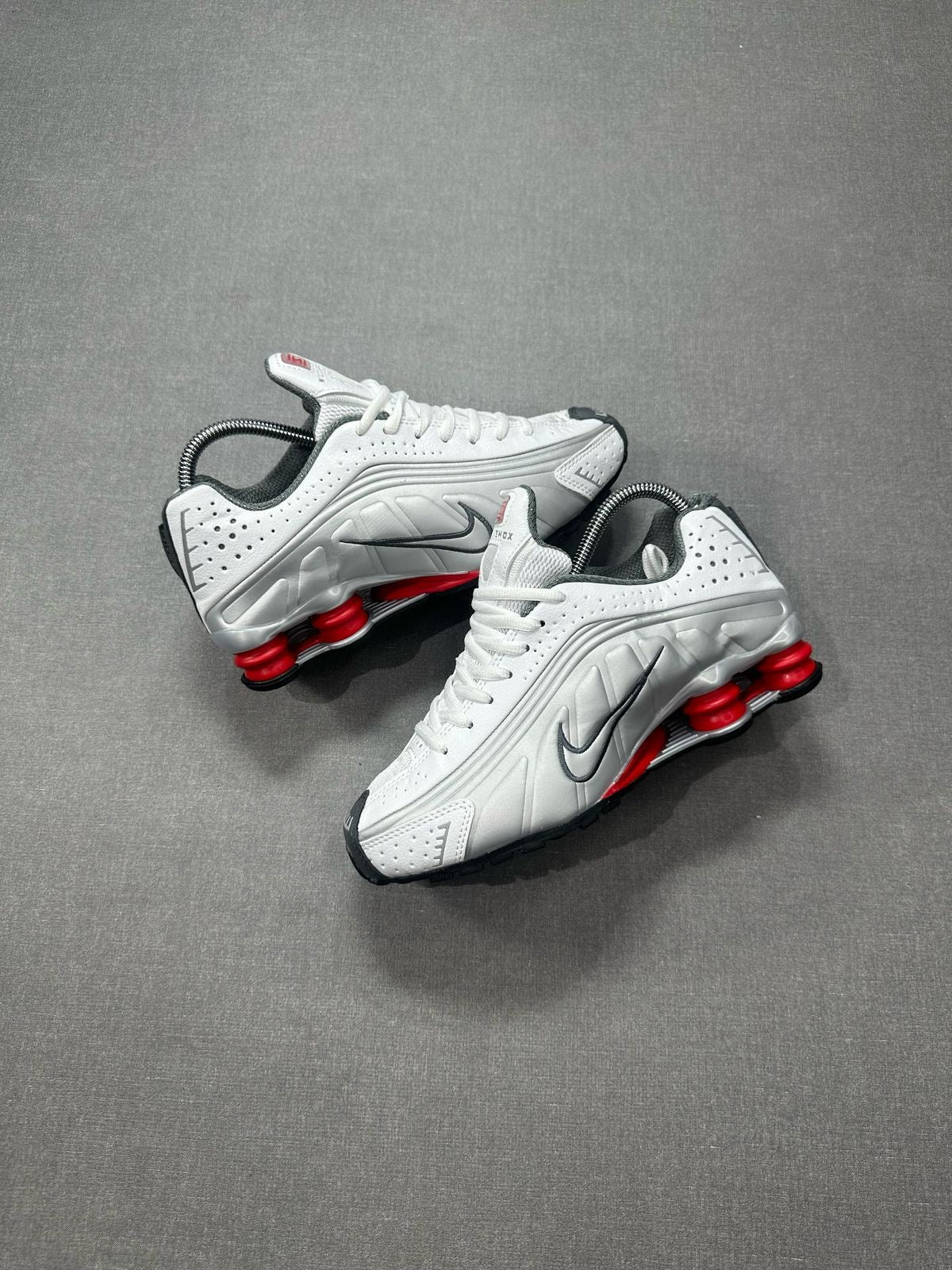 NIKE SHOX BLANCA GRIS | HOMBRE