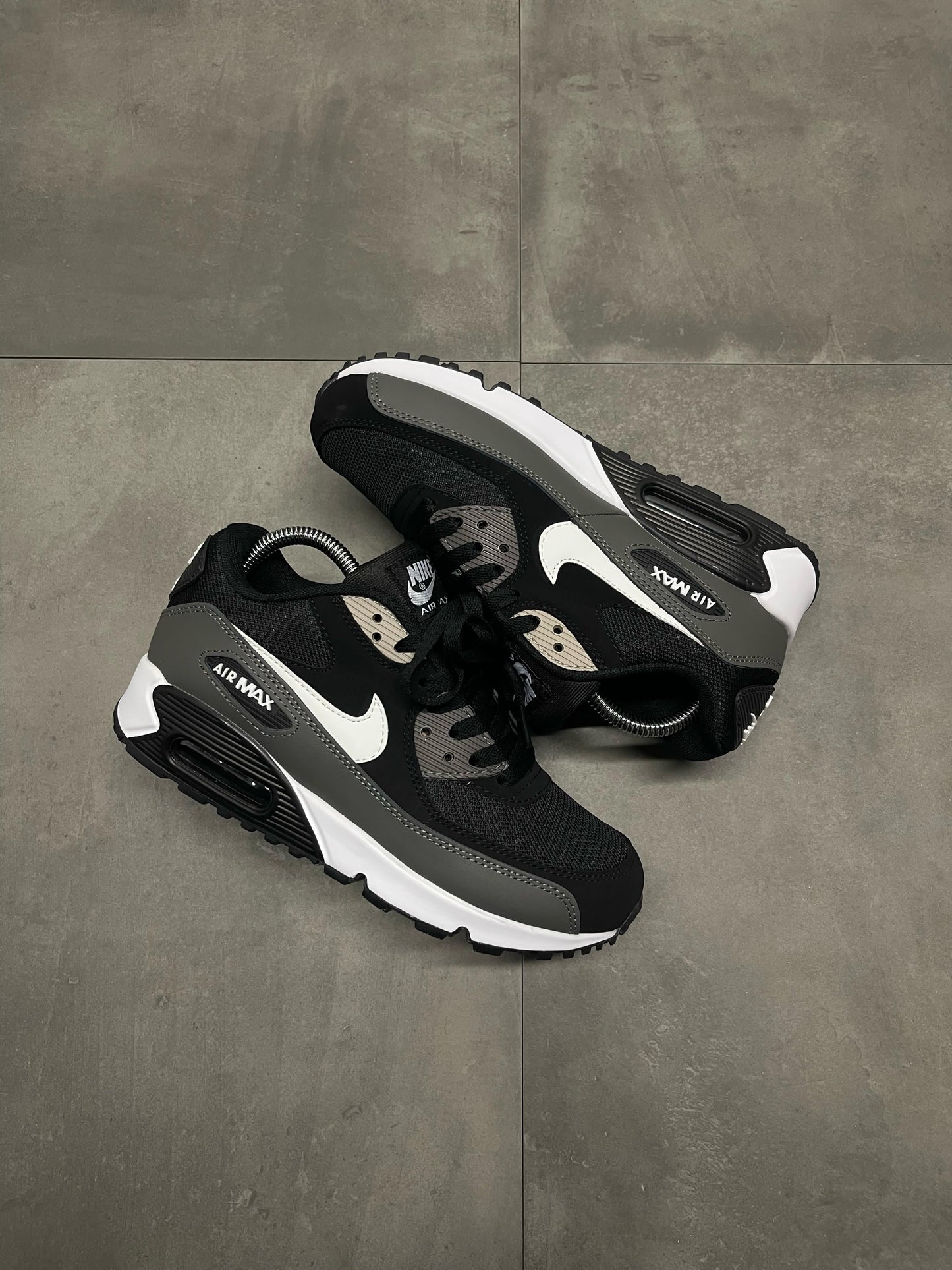 NIKE AIR MAX 90 NEGRO GRIS BLANCO | HOMBRE