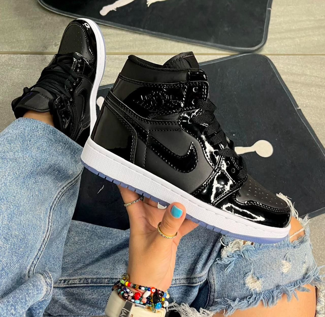 JORDAN RETRO 1 CHAROL | HOMBRE Y DAMA