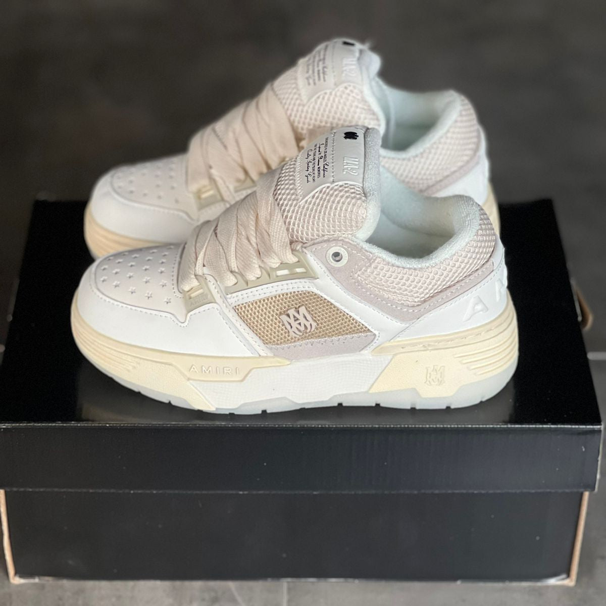 AMIRIR BLANCA Y BEIGE | HOMBRE Y DAMA