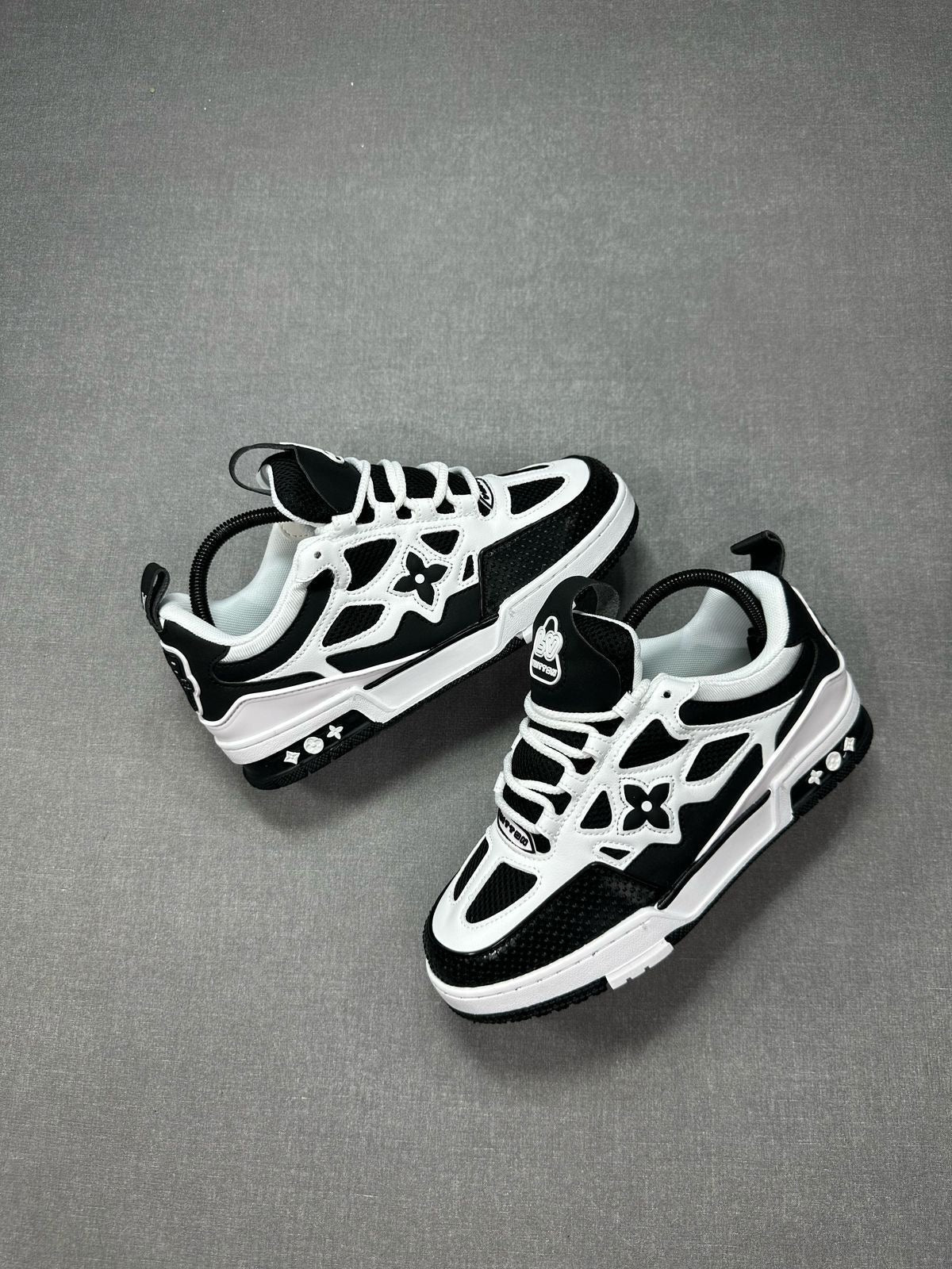 LOUIS VUITTON SKATE NEGRA BLANCA | HOMBRE Y DAMA