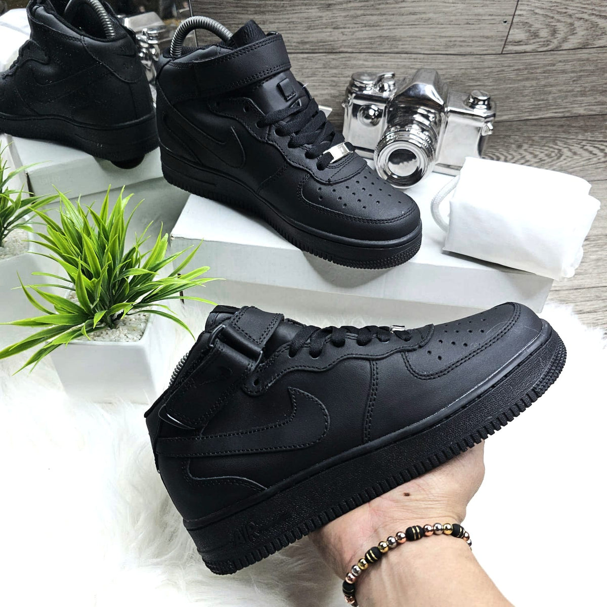 NIKE AIR FORCE ONE BOTA NEGRA
