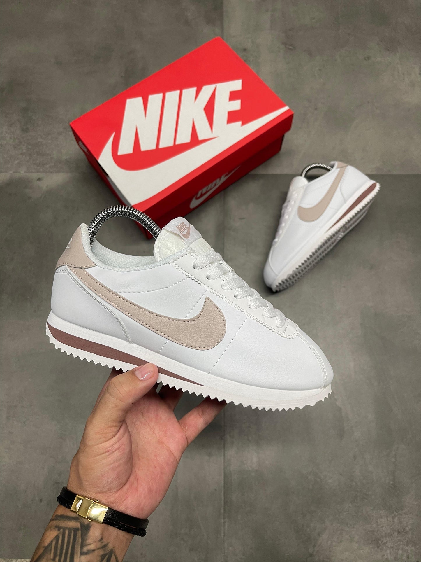 NIKE CORTEZ BLANCO CREMA | DAMA