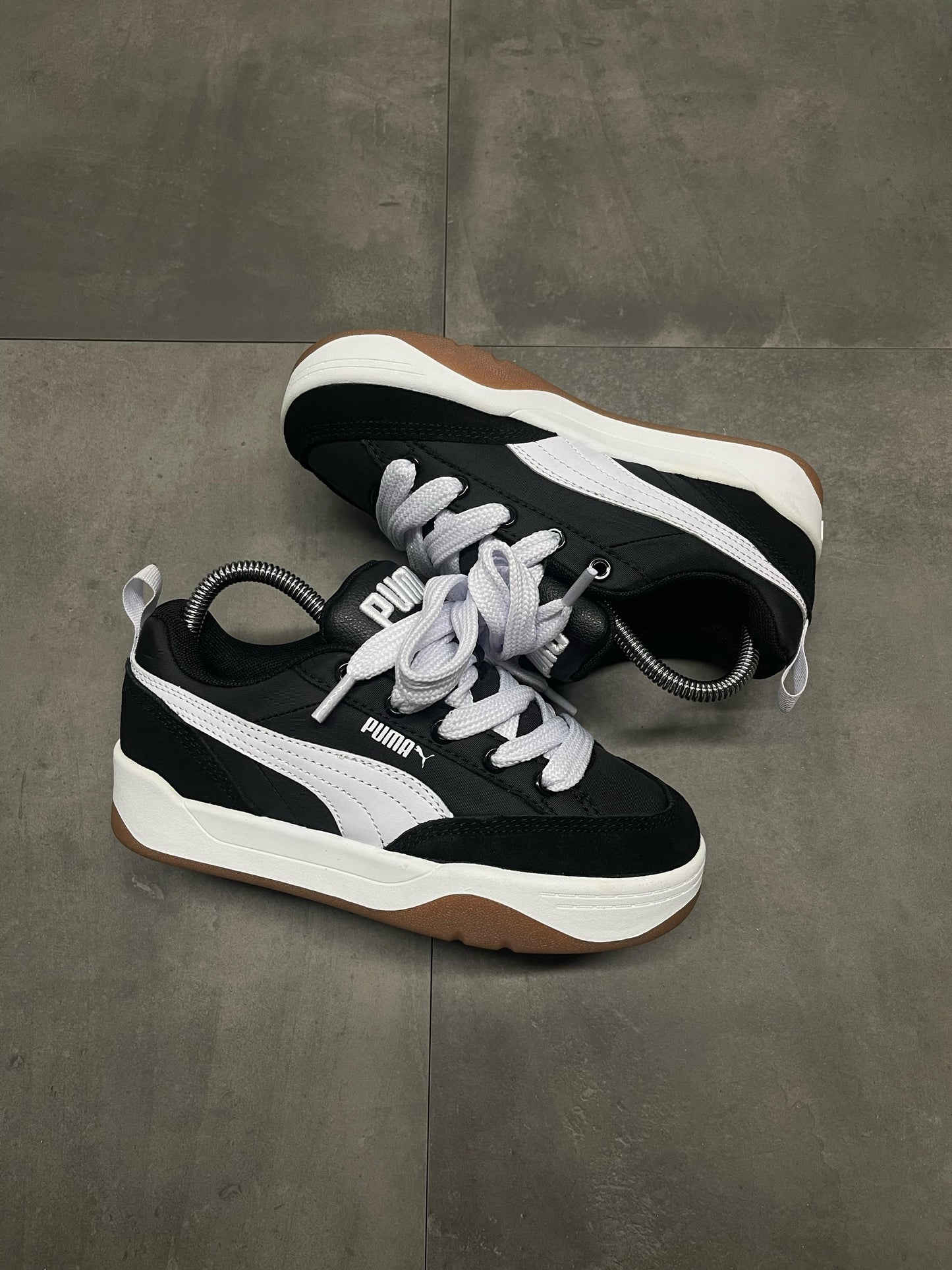PUMA PARK NEGRA BLANCA | DAMA