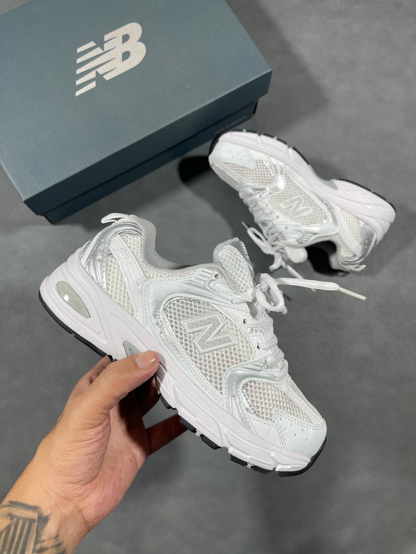 NEW BALANCE 530 BLANCO PLATEADO | HOMBRE Y DAMA