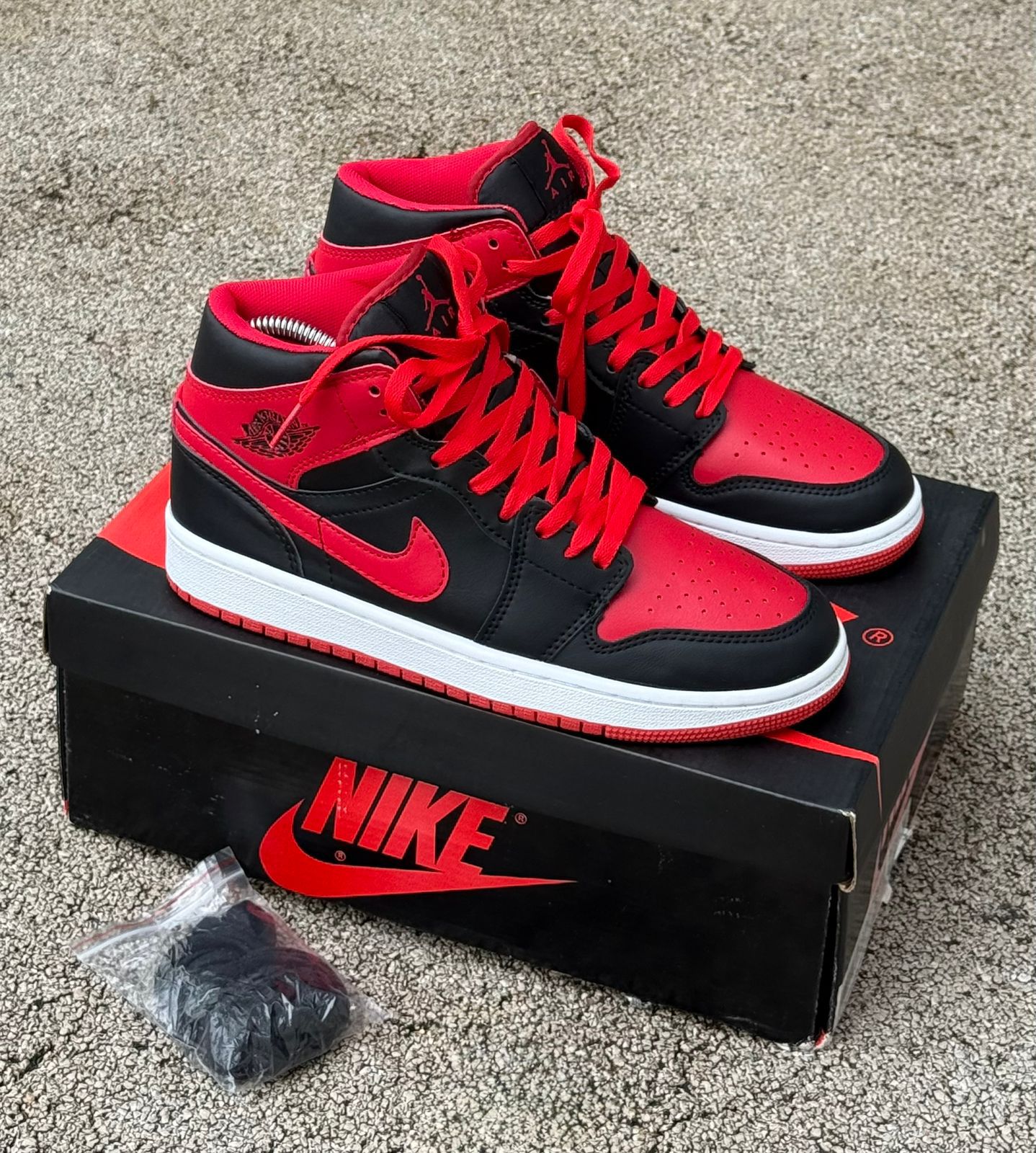 JORDAN RETRO ROJO NEGRO | HOMBRE Y DAMA