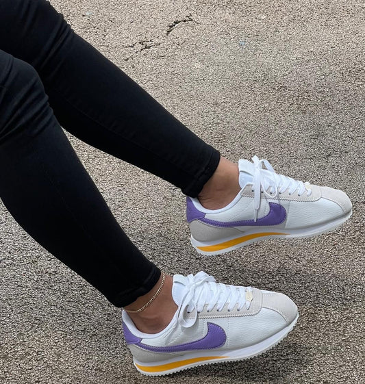 NIKE CORTEZ BLANCA CHULO MORADO | DAMA