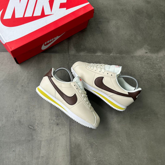 NIKE CORTEZ CREMITA | DAMA