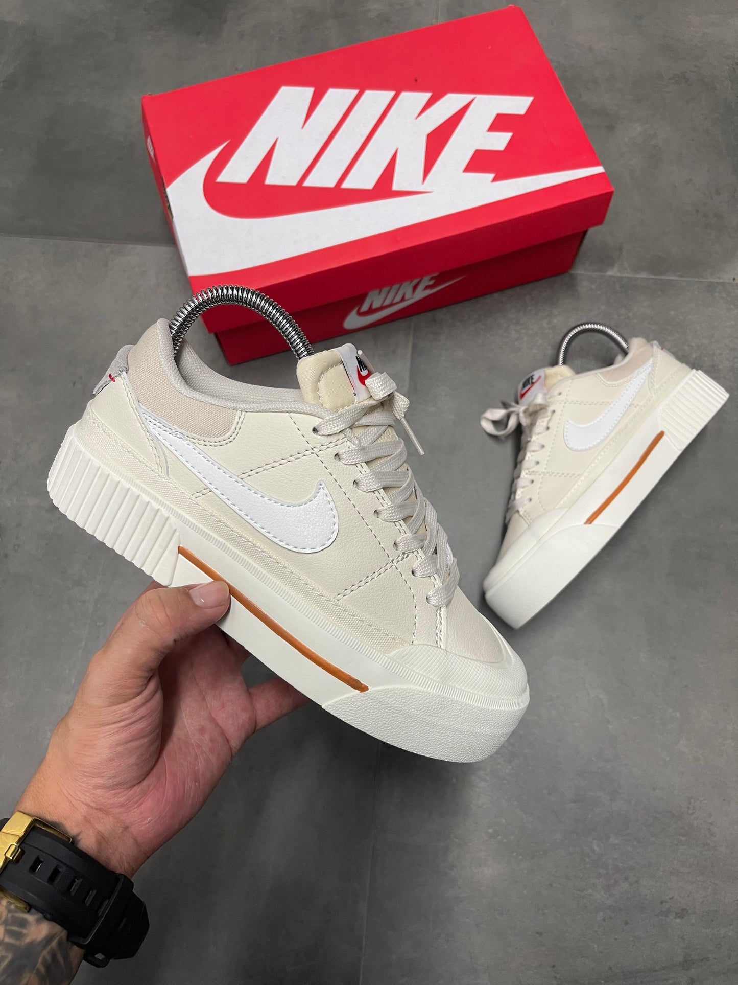 NIKE COURT BEIGE | DAMA