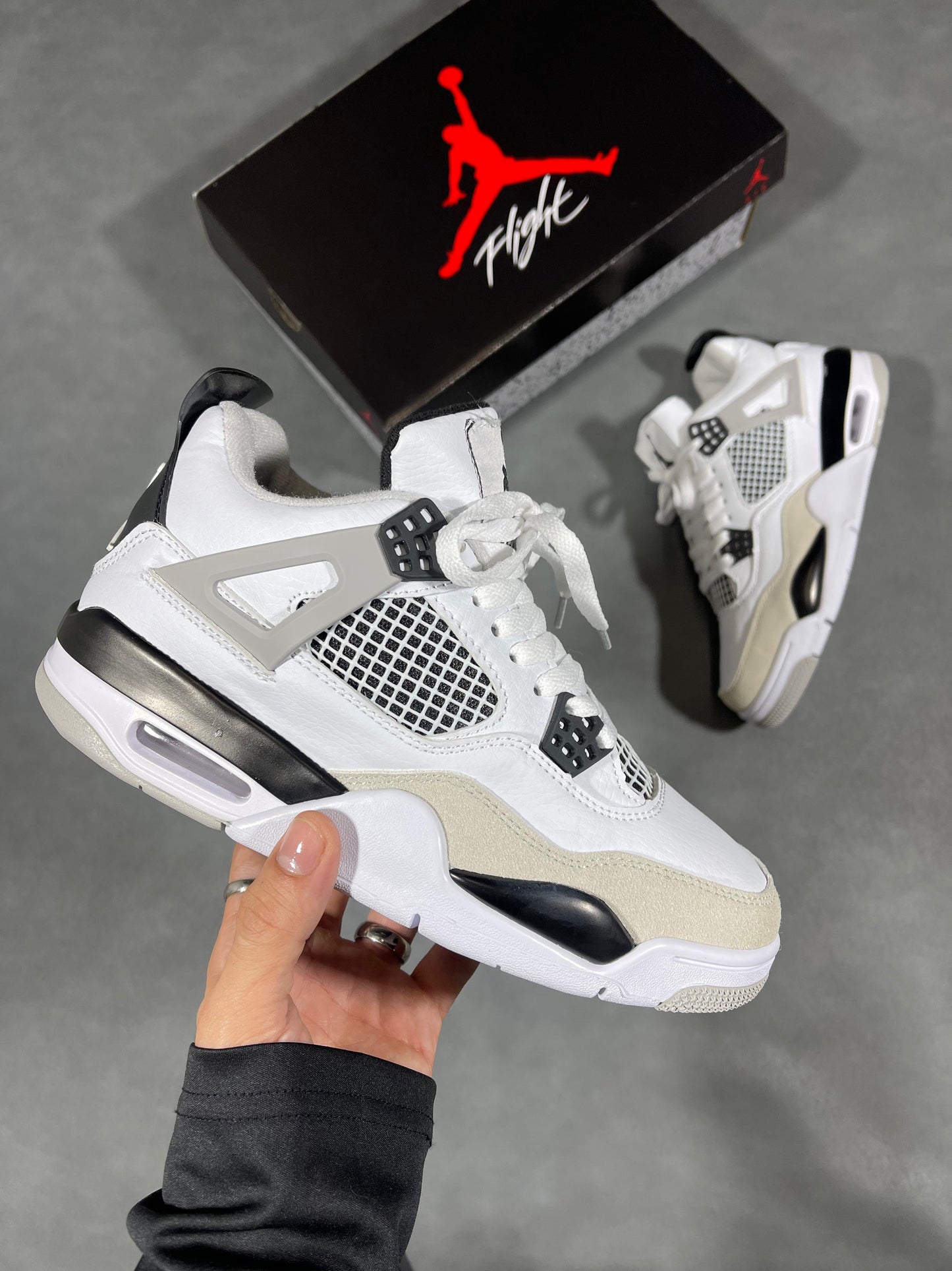 JORDAN RETRO 4 BLANCO NEGRO | HOMBRE Y DAMA