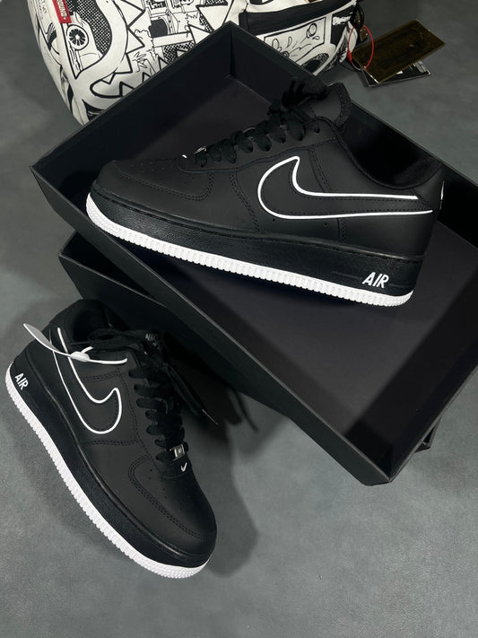 NIKE AF1  NEGRA BORDES BLACOS | HOMBRE Y DAMA