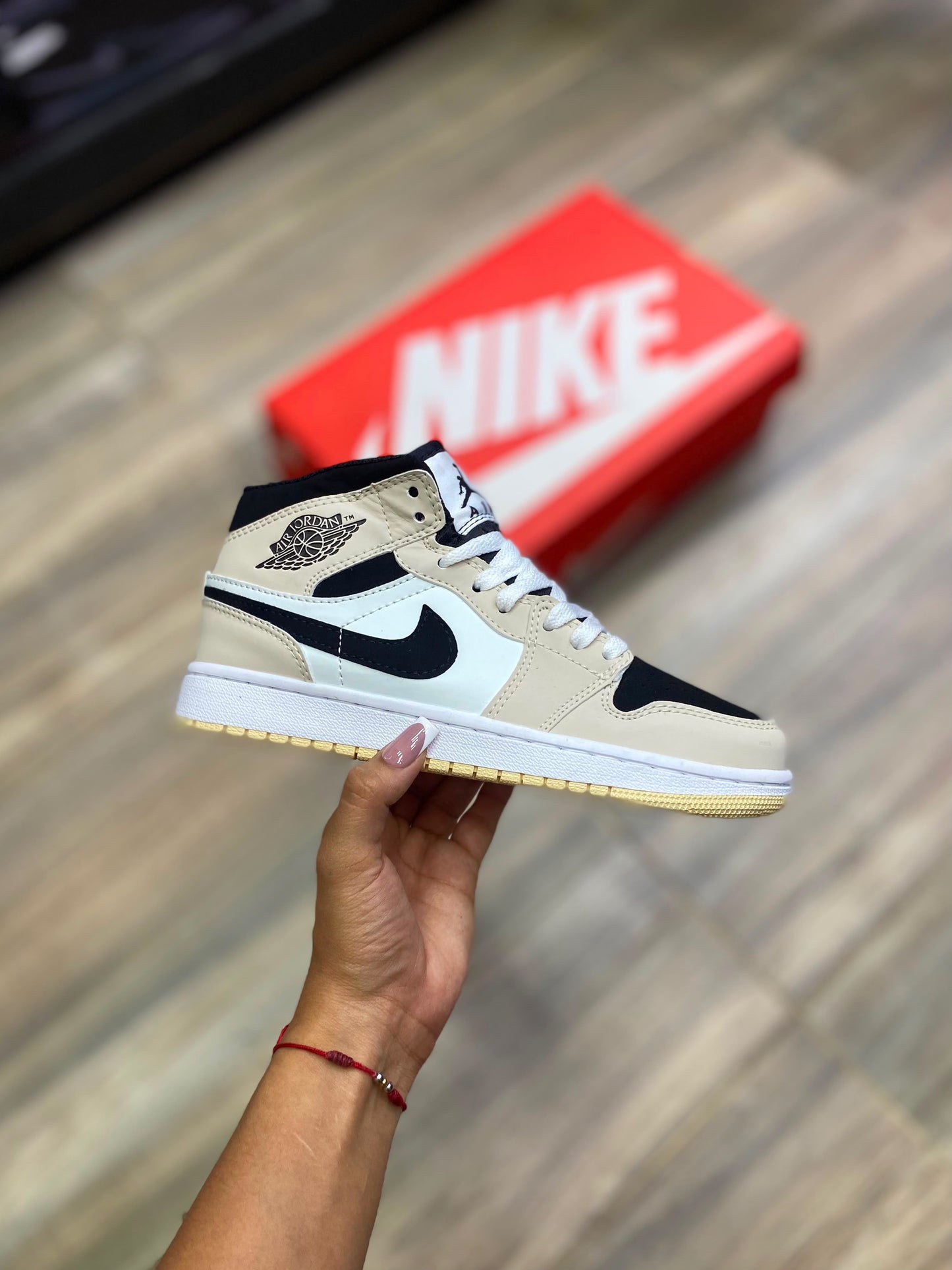 NIKE JORDAN RETRO 1 | DAMA