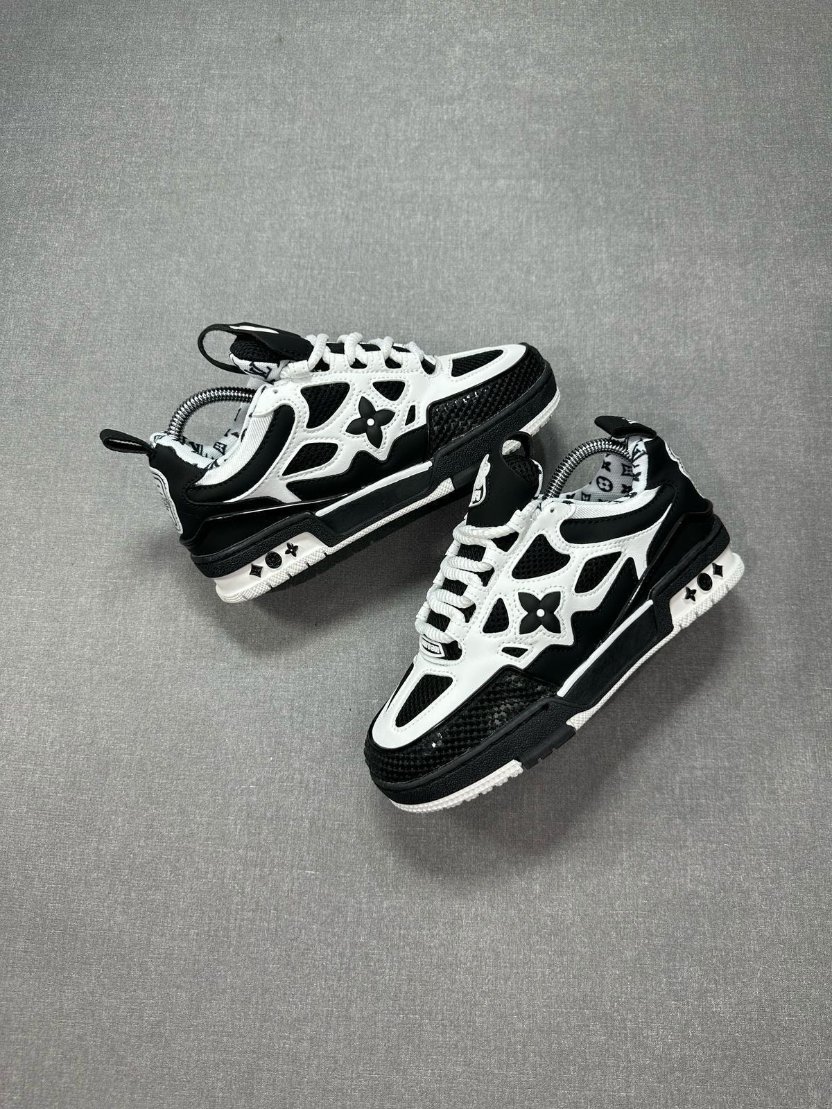 LOUIS VUITTON SKATE BLANCA NEGRA | HOMBRE Y DAMA