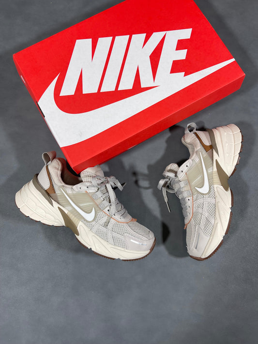 NIKE V2K CAFE CLARO | DAMA