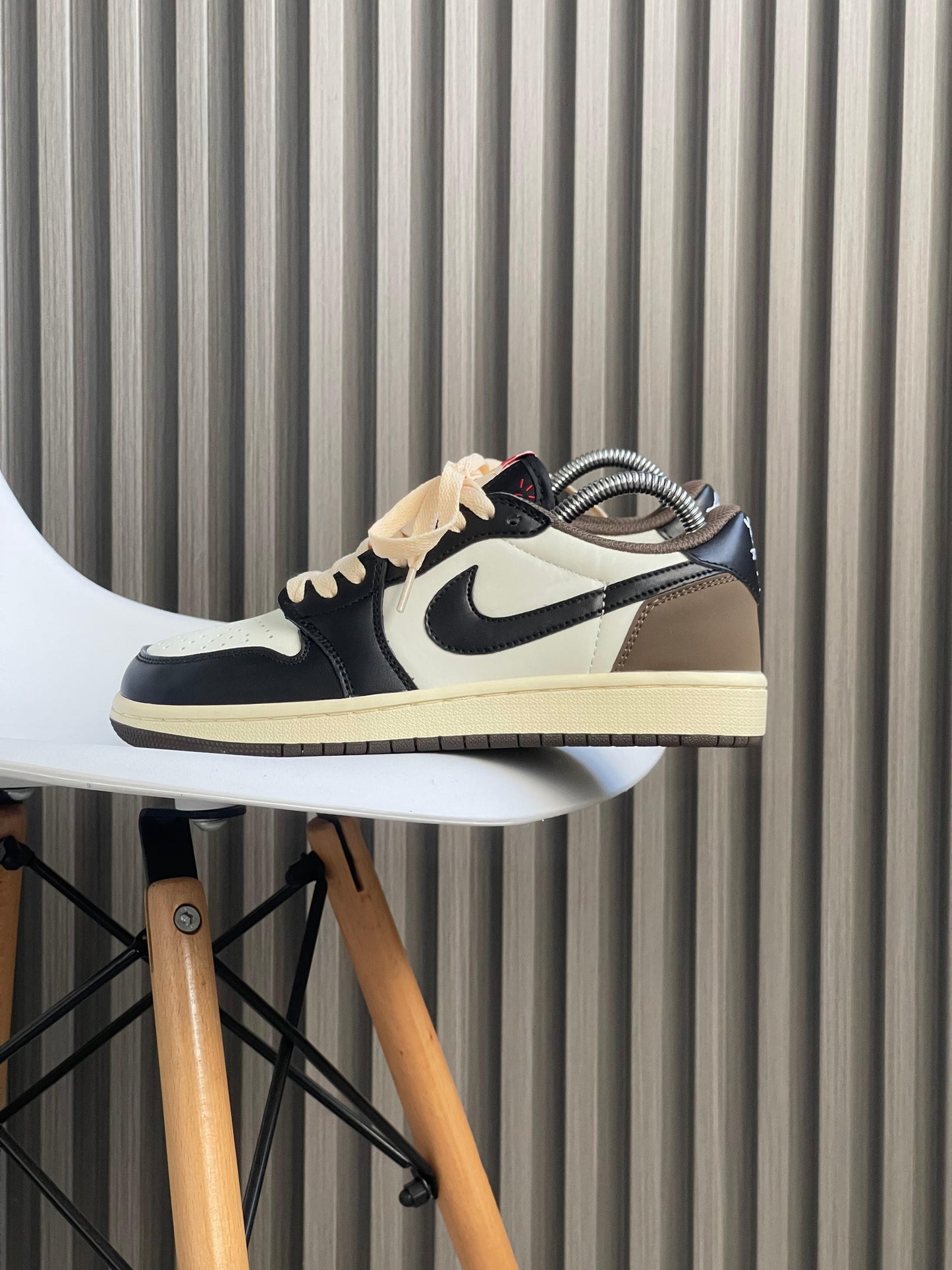 NIKE RETRO 1 LOW NEGRO CAFÉ | HOMBRE Y DAMA