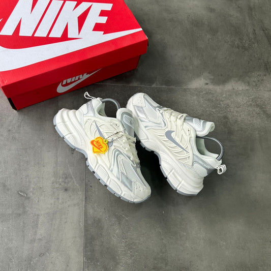 NIKE SKATE BLANCA PLATEADA | DAMA