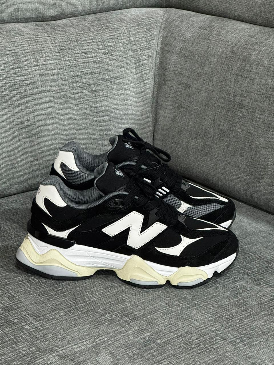 NEW BALANCE 9060 NEGRA BLANCA  | HOMBRE Y DAMA