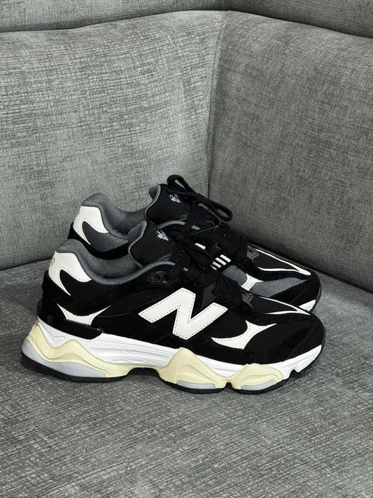 NEW BALANCE 9060 NEGRA BLANCA  | HOMBRE Y DAMA