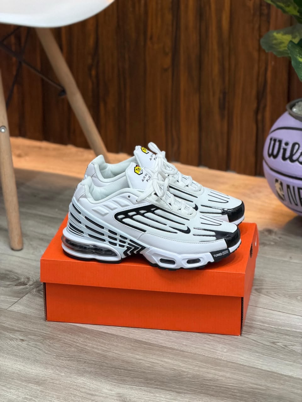 NIKE TN PLUS